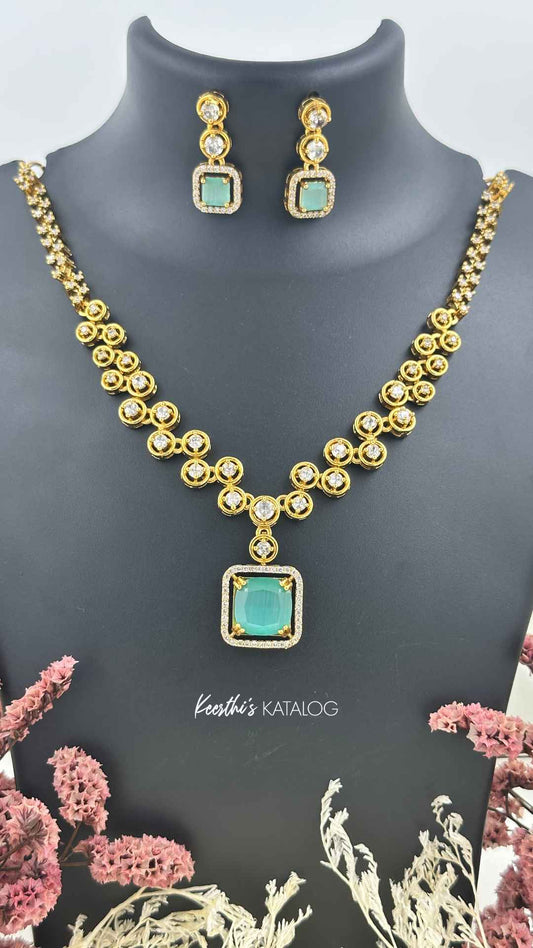 KA1012 - Emerald Glow Necklace