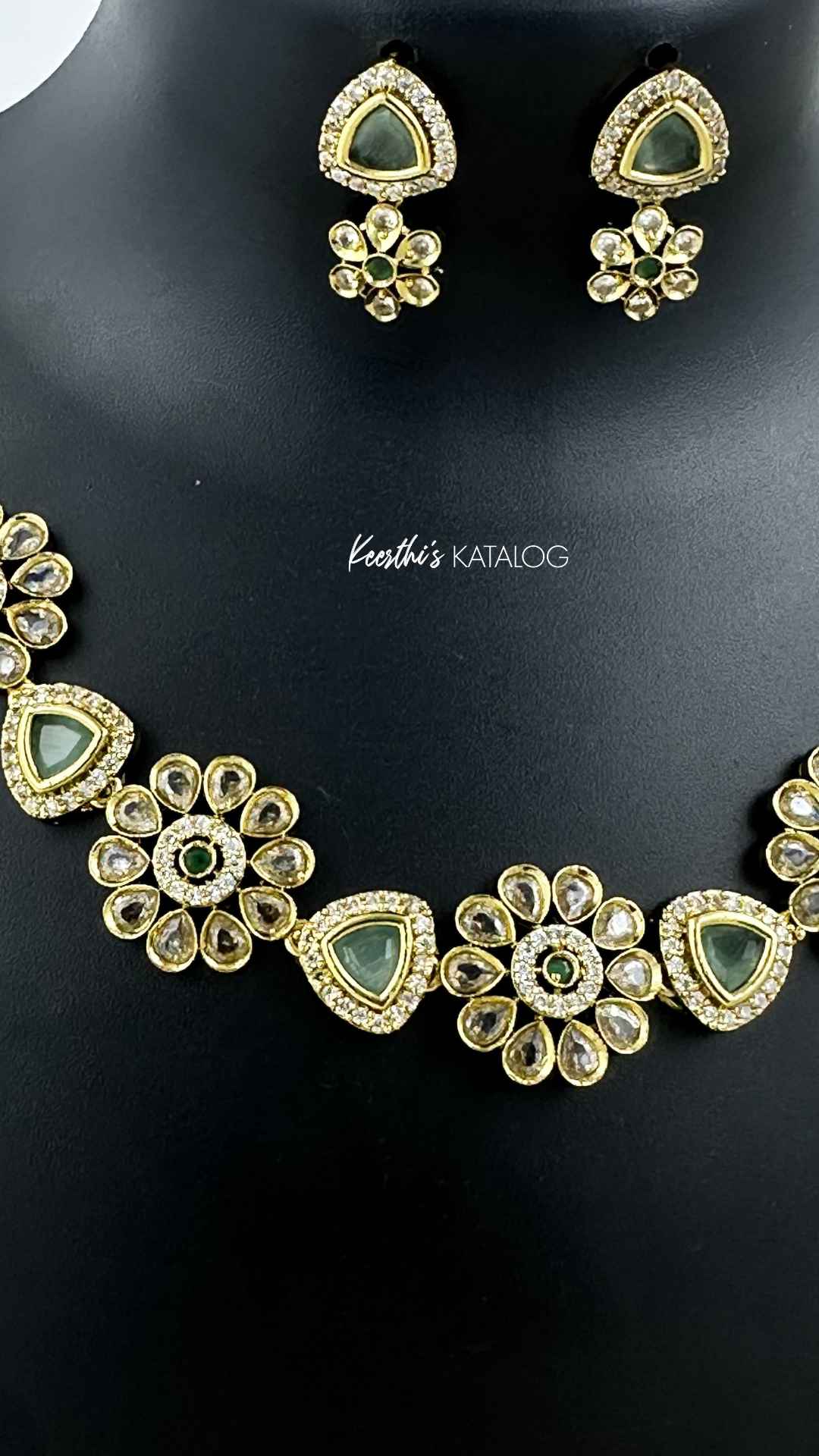 KA1019 - Emerald Bloom Necklace