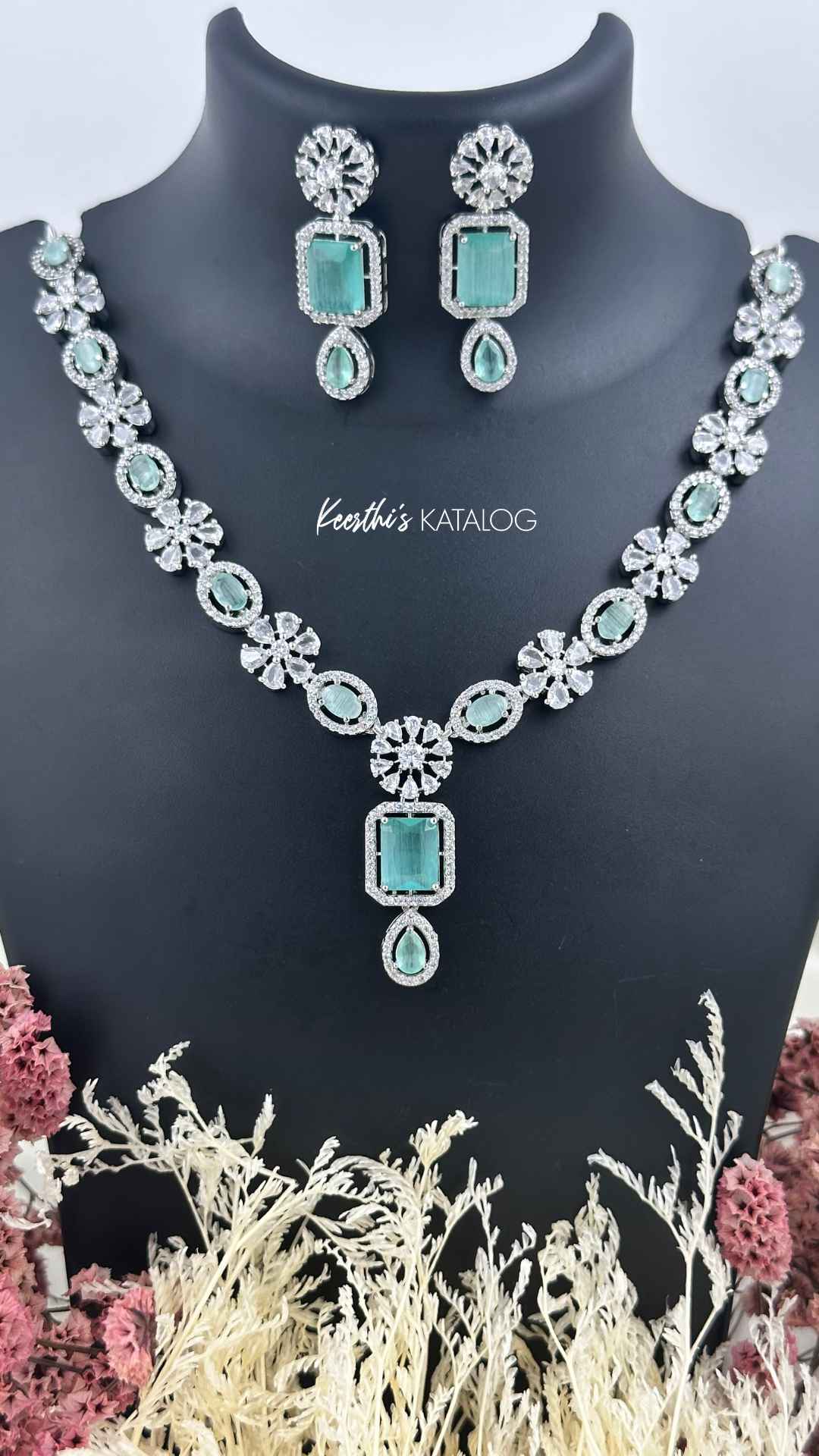 KA1055 - Emerald Allure Necklace