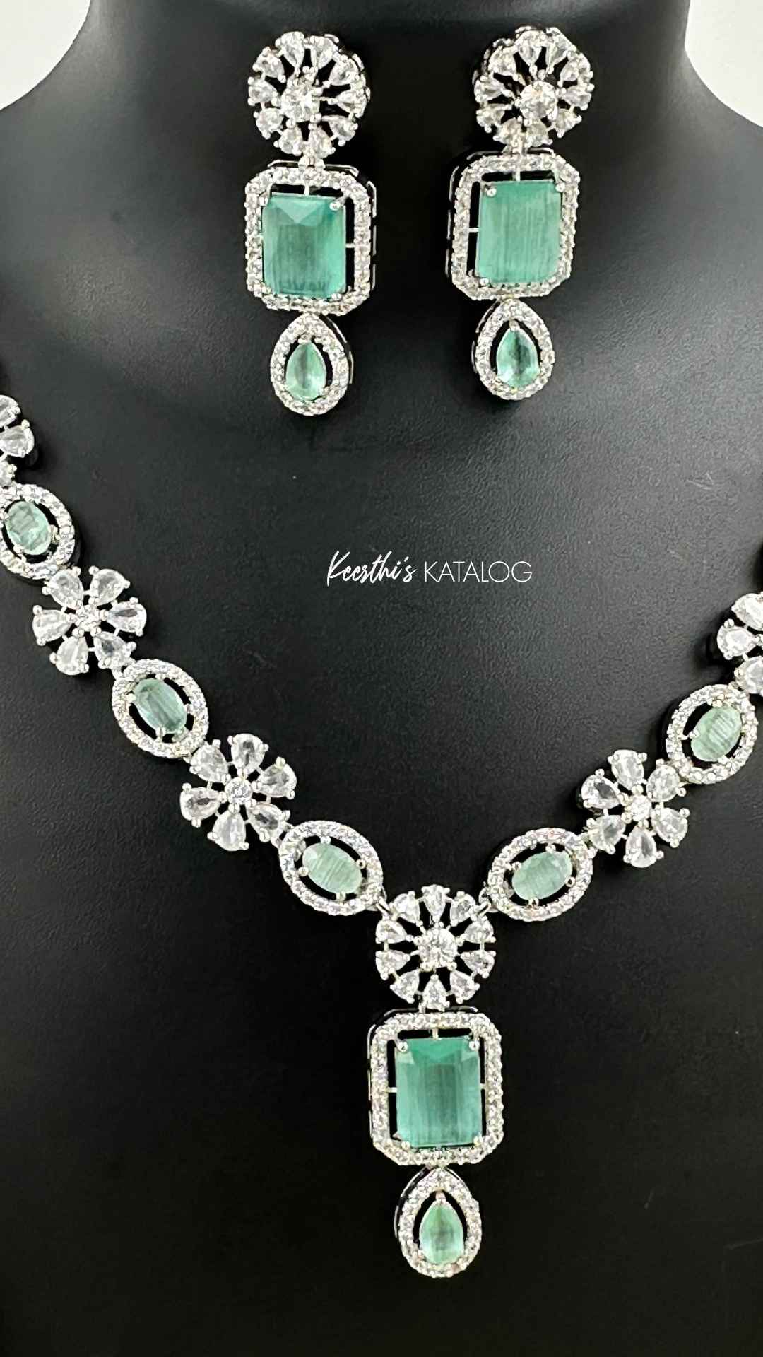 KA1055 - Emerald Allure Necklace