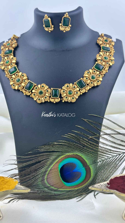 KN1017 - Emerald Blossom Necklace