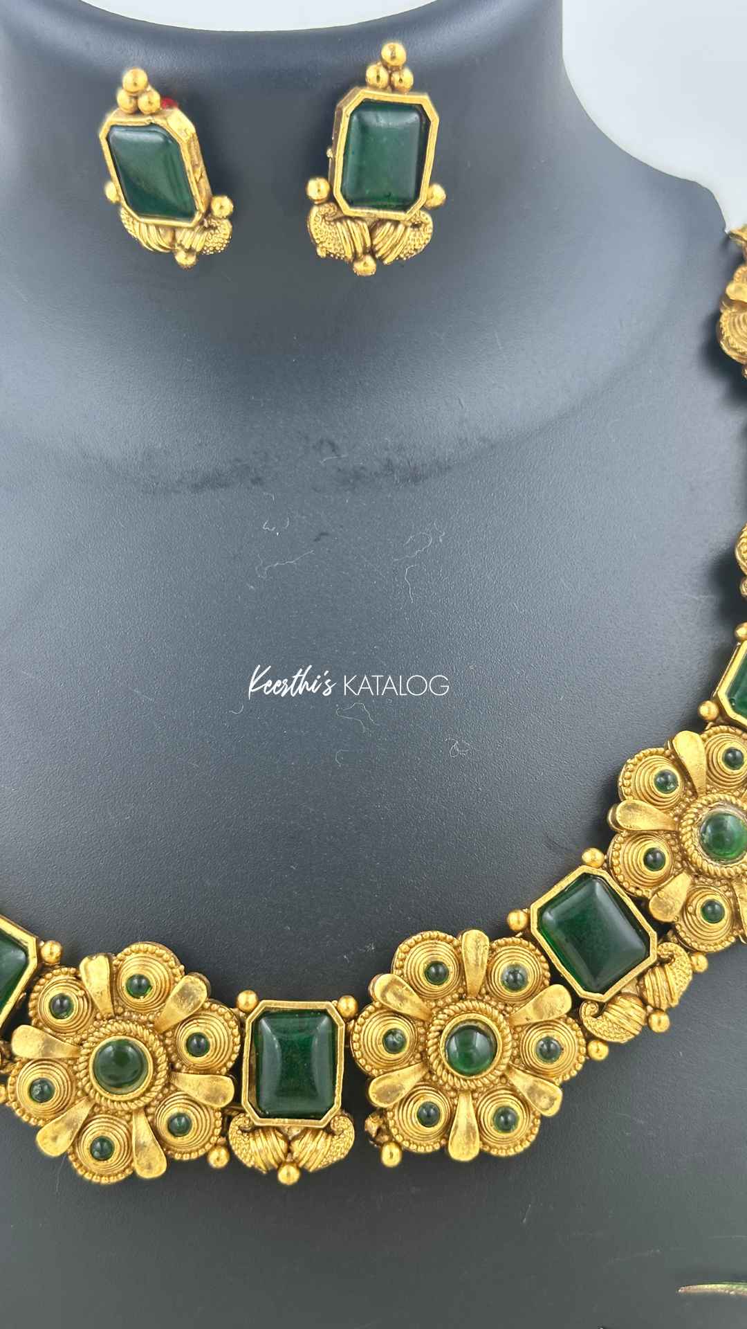 KN1017 - Emerald Blossom Necklace