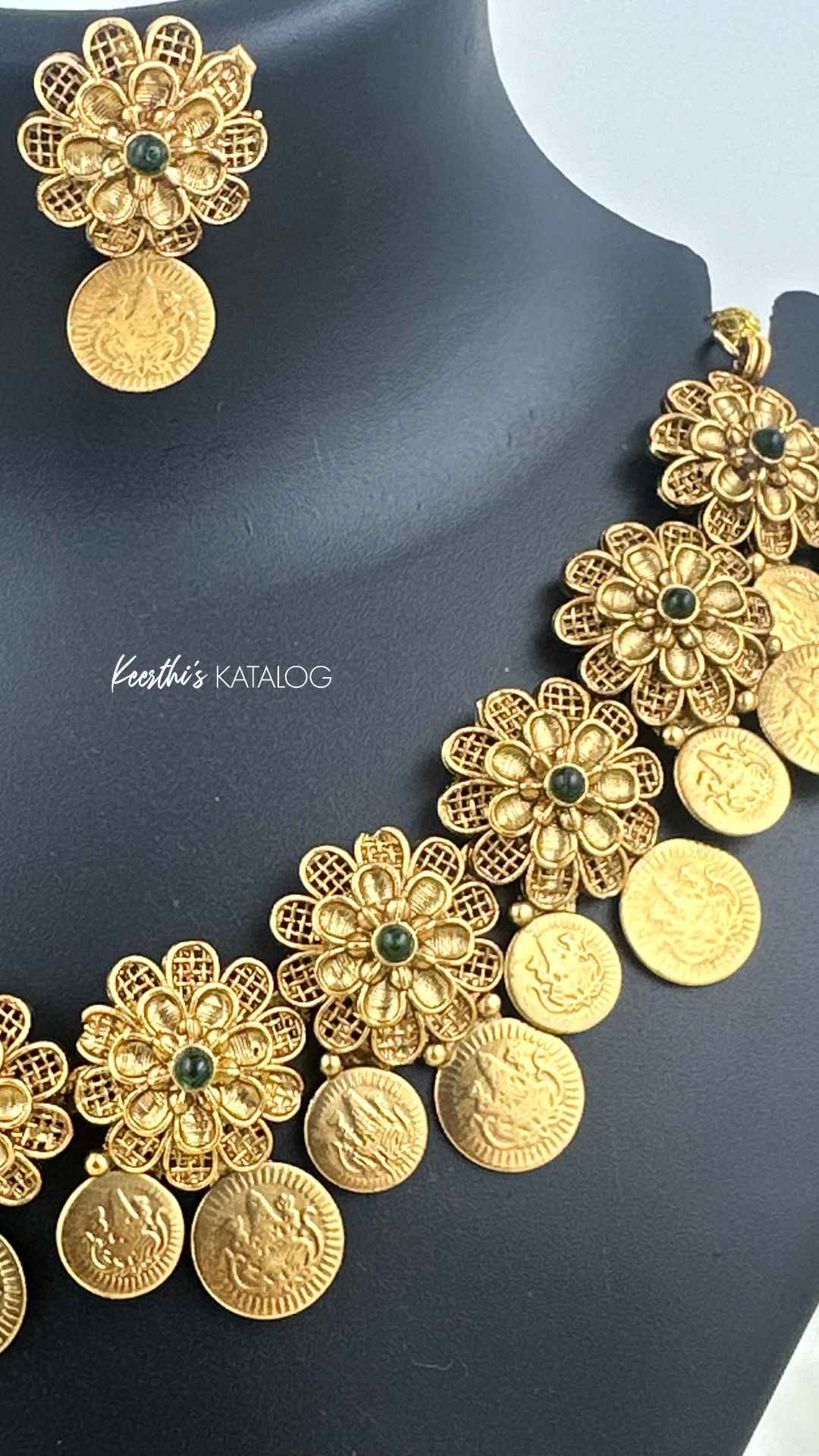 KN1045 - Golden Bloom Coin Necklace