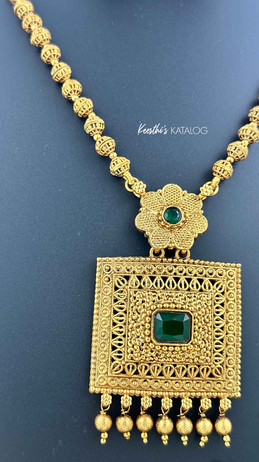 KN1065 - Square Emerald Necklace Set