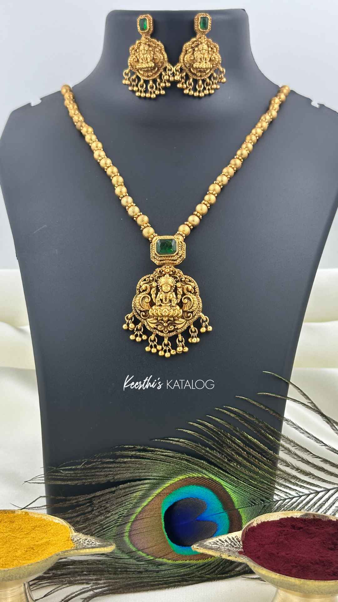 KN1096 - Lakshmi Ball Emerald Necklace