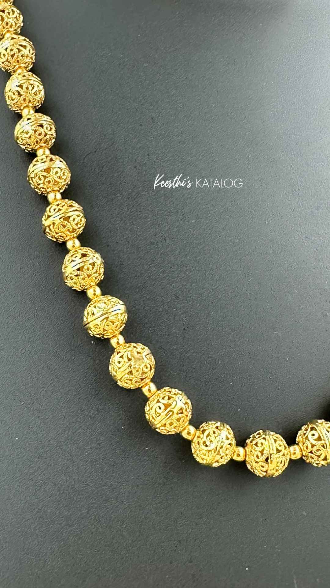 KN1128 - Golden Globe Necklace Set