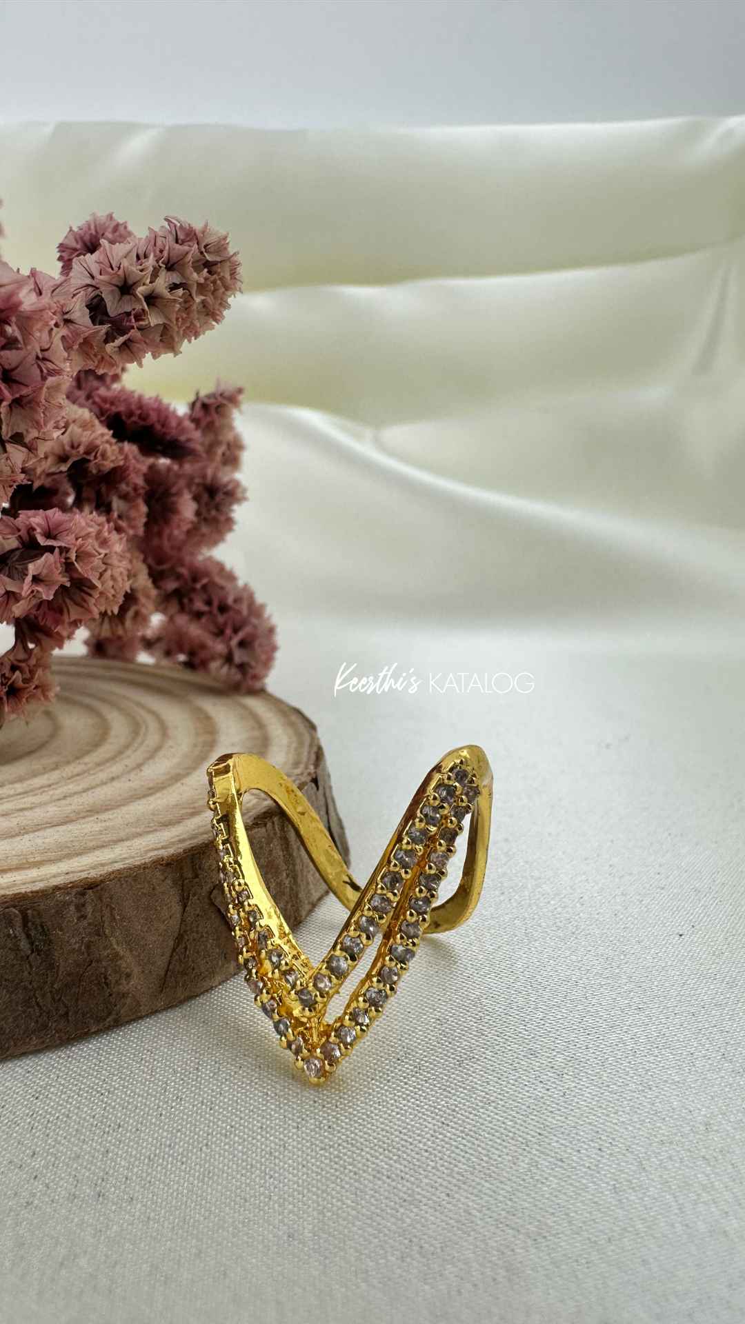 KR1000 - Sparkling Chevron Ring