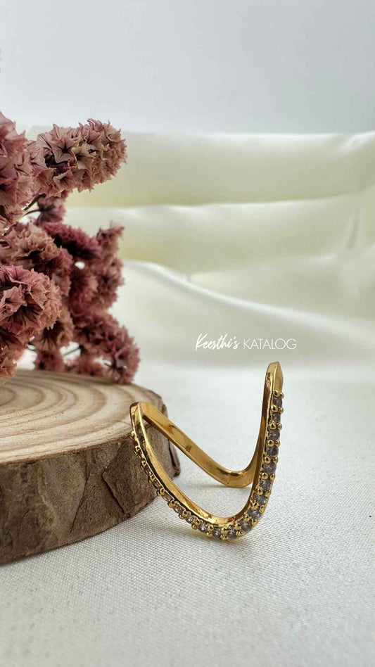 KR1001 - Golden Curve Ring